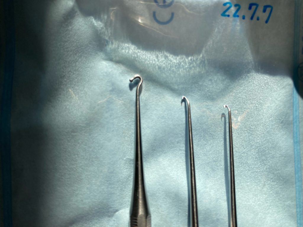 【小さなキズで脚のこぶをなくすには？】